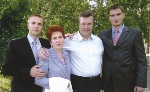 სევასტოპოლში 23 მარტს 33 წლის ვიქტორ იანუკოვიჩ-უმცროსს დაემშვიდობნენ, რომელიც ბაიკალზე ტრაგიკულად დაიღუპა