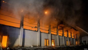 გერმანიაში ცეცხლი წაუკიდეს შენობას, სადაც მიგრანტები უნდა დაესახლებინათ