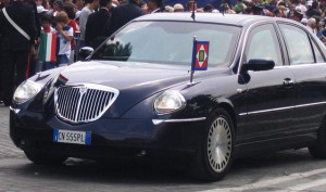 იტალიის პრეზიდენტი -სერჯიო მატარელა Lancia Thesis 