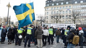 შვედეთში დაახლოებით 100 ნიღბიანი ადამიანი მიგრანტებს დაესხა თავს