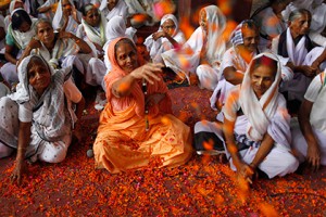 ინდოელმა ბიზნესმენმა ქორწილში 18 ათასი ქვრივი დაპატიჟა